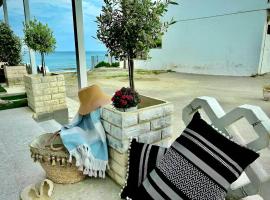 House by the sea suite 2, villa in Skala Fourkas