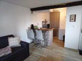 Studio moderne 2 personnes, hotel cu parcare din Villeneuve-sur-Yonne