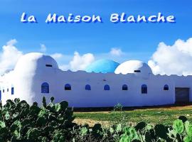 la maison blanche du lac, khách sạn có hồ bơi ở Niaga