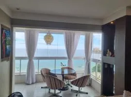 Apartamento FRENTE PARA 0 MAR - PÉ NA AREIA - 3 SUITES COM AR CONDICIONADO, 2- VAGAS PARA CARROS MÉDIOS OU PICK UP E CARRO PEQUENO - FINAMENTE DECORADO - PRAIA DO MORRO-INTERNET -WI-FI -TV COM SERVIÇOS DE DISNEY PARAMOUNT-MAX-ROUPA DE CAMA 2 X CASAIS