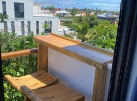 Stylish flat with balcony & pool at Paje Beach, departamento en Paje