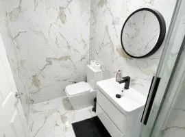 Luxury Stylish studio Flat +spacious Bathroom-no 6