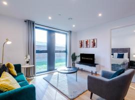 Sterling Suite - Modern 2 Bedroom Apartment in Birmingham City Centre - Perfect for Family, Business and Leisure Stays by Dreamluxe, отель в Бирмингеме, рядом находится The Cube