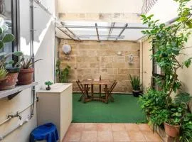 One Lemon Tree apartment (1.6 km from Airport)