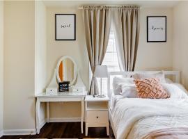 Luxurious and Cheerful Room in Washington DC, cheap hotel in Washington, D.C.