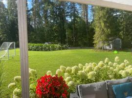 Domek przy lesie nad jeziorem - Mazury, Mrągowo, Szczytno, Orzyny Summer House, hotel a Orzyny