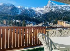 Pool and Sauna! San Bernardino 3-Bedroom Apartment with Free Parking and Wifi, Netflix Account Available!