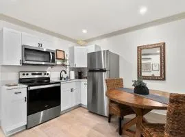 Newly Renovated 1BR apartment in the heart of WPB