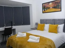 Modernized Three Bedroom House near City Stadium, Attractions, City Centre - Sky n Netflix - Convenient Transport