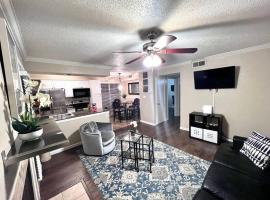 I02 - DFW Modern Condo 2BD1BA near airport&medical, hotel in Irving