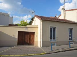 3 bedroom House close to Paris and the Olympic Games – hotel w mieście Pantin