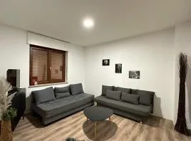 Duisburg FeelHome, Flughafen nah, 6 Personen, Badewanne, Zentral, WiFi, Ground Floor