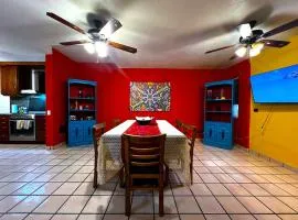 Casa Revolucion: 2BR/2Ba Casita close to downtown with private parking
