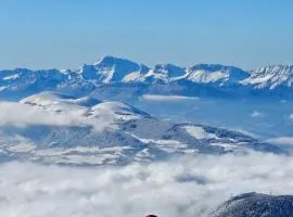 Appartement pieds des pistes, 6p, piscine ouverte pendant l'ouverture de la station, vue imprenable, Chamrousse