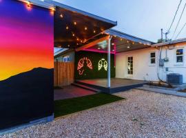 Discover the Ultimate Trending Hot Tub Retreat, rumah kotej di El Paso