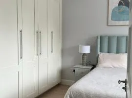 Double bedroom with private bathroom close to city center