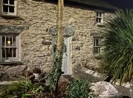 Brynglas Cottage with Hot Tub, Anglesey.