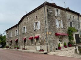 Douce Demeure, hotel con estacionamiento en Mortemart