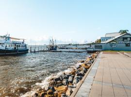 Pet Friendly House Steps from Batemans Bay – hotel przyjazny zwierzętom w mieście Batemans Bay