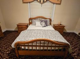 A cozy shared house with a friendly vibe, hotel with parking in Metuchen
