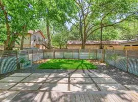 Authentic ATX Dtwn Beauty - Pool, Fenced Yard, Walk 2 Best Eateries & BBQ