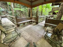 Streamsong Secluded Creek View Cabin โรงแรมในHatchertown