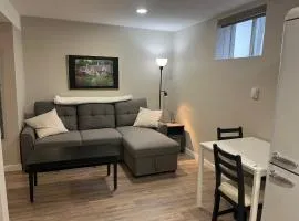 Entire Basement Guest Suite In Cranbrook