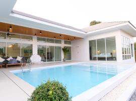 Gems Pool Villa Chanthaburi, villa in Chanthaburi