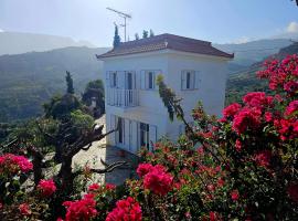 Peloponnese Hideout - White house with the sea view, soodne hotell sihtkohas Akrata