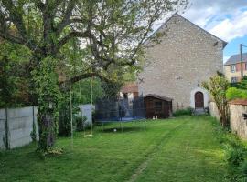 Maison de charme - accès autonome, hytte i Orléans