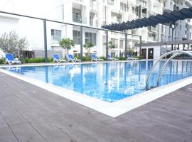 Poolside Charm: Abu Dabi'de bir daire