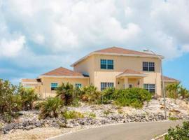 Charming Guest House near Chalk Sound and the Beach, villa in Providenciales