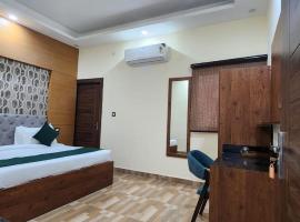 Vrindavan Stayz Luxury Apartments, luxury hotel in Vrindāvan