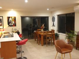 Bali Inspired home, hotel in Point Cook