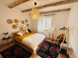 FRIENDS HOUSE - Ізки 33, venkovsk&yacute; dům v destinaci Nizhniy Studenyy