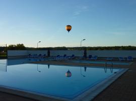 Mobil Home XXL2 4 chambres - Camping de Maillac, glamping site in Sainte-Nathalène