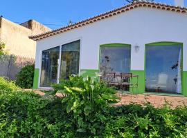 Sintra V3 in Colares Nordstarnan, Quiet landscape with stunning views of the Atlantic Coast, Colares, Sintra, vacation home in Colares