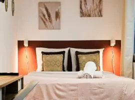 Large studio between train station & Grand Place