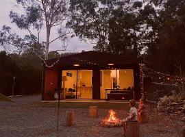 Private Guest House, hotel in Wongawallan