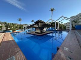 Luxury frontal al mar Benalbeach, luxury hotel sa Benalmádena