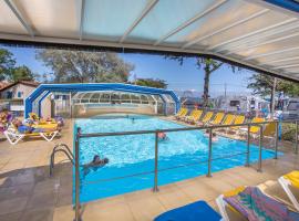 Mobil Home XXL 4 chambres - Camping Ostrea, hotel in Allards