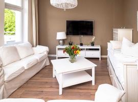 CBlue "Hühnergott", Tiefgarage, zentral，位于瓦尔内明德的酒店