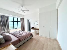Seaview 2 bedroom apartment Mutiara Beach Resort by ISRA, hótel í Tangga Batu