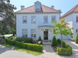Spacious charming townhouse in old Knokke