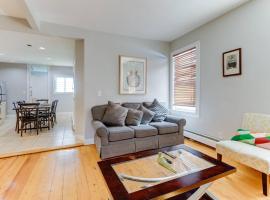 NEW! Boston Condo Near MBTA, 3Mi to Fenway ! (U3), condo in Boston