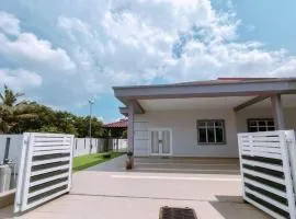 Awesome Ang Jenjarom Homestay