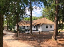 Familiehuis De Eekhoorn - 16p, hotel in Otterlo