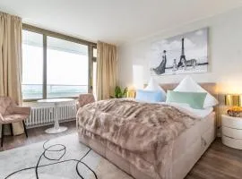 RüSuite - Messe Essen I King Size Bed I 75 Zoll TV
