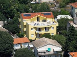 Apartments Vesna, hotel vicino alla spiaggia a Gradac (Grado)