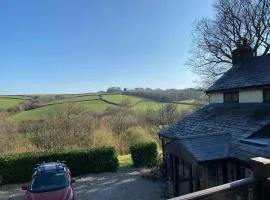 Lower Penrose Old Farmhouse Cottage